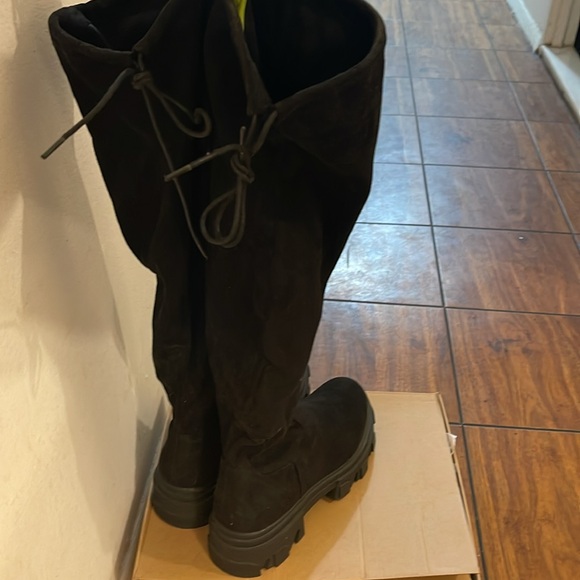 Women’s chunky heel thigh high faux suede boot. Worn once - Picture 5 of 5